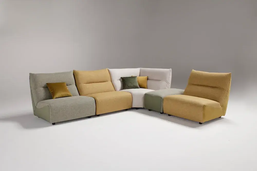 Melpot angolare con modulo finale ocra, in studio