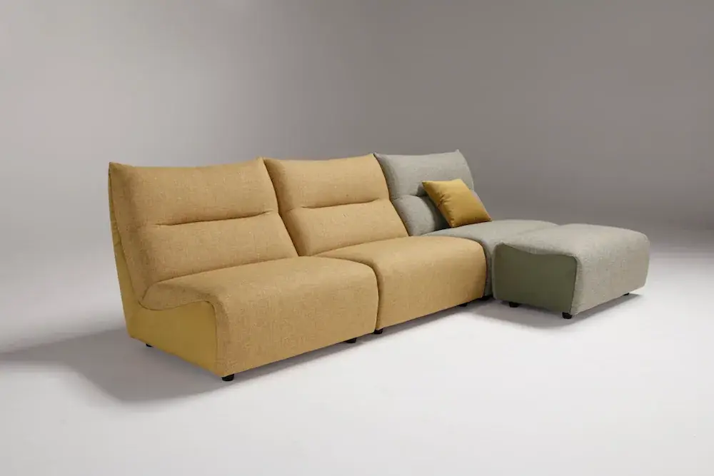 Melpot a tre moduli con pouf grigio verde, vista di tre quarti