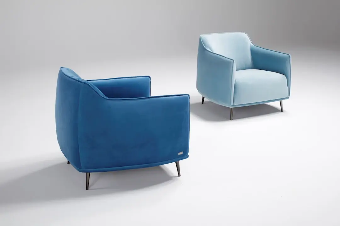 Due poltrone Diesis in velluto blu e azzurro