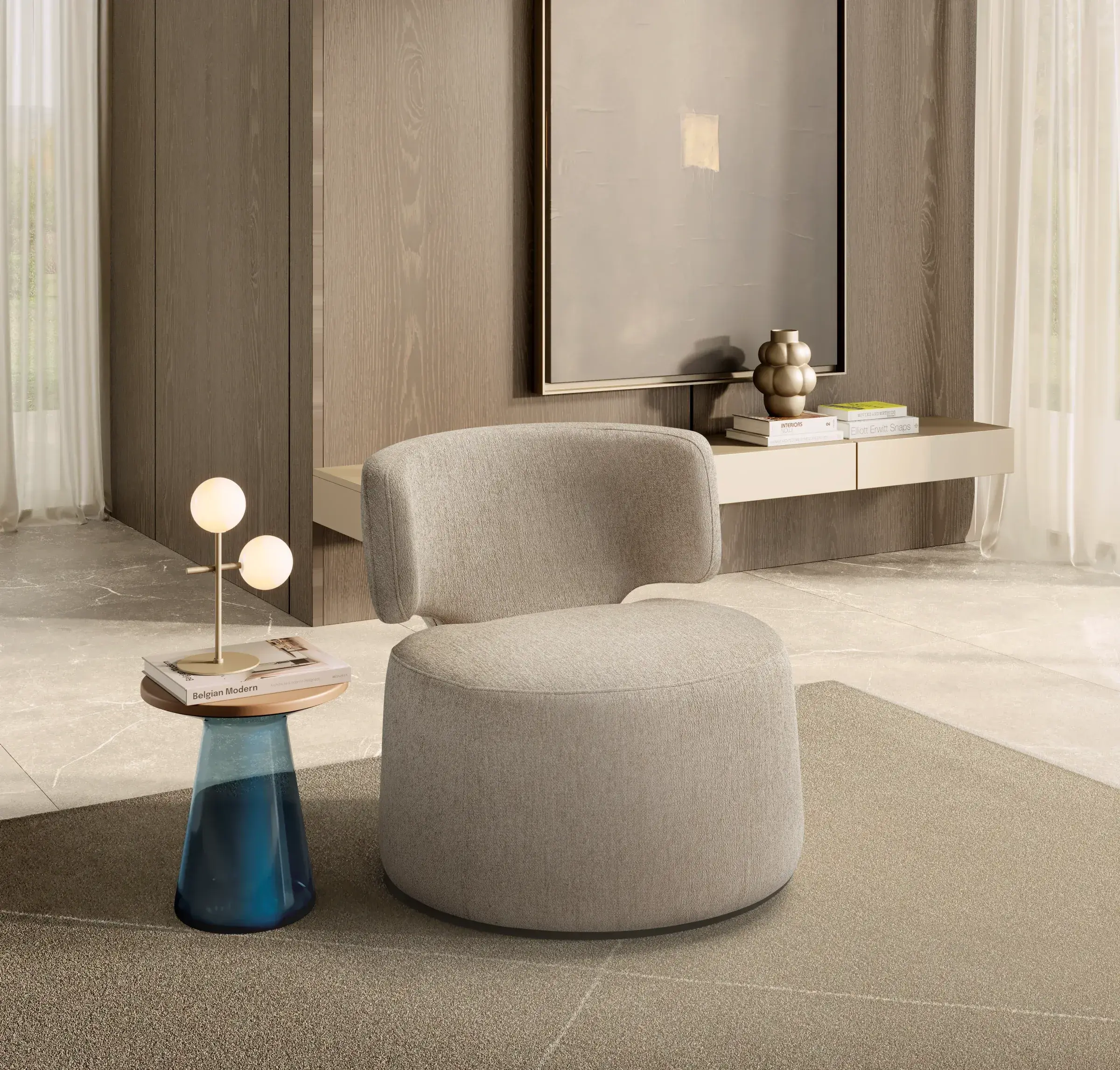 Poltrona Hip Hop beige in un living con tavolino blu e lampada